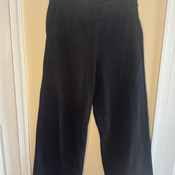 Lululemon Women’s Black Mid Rise Wide Leg Scuba Pants - Picture 1 of 1